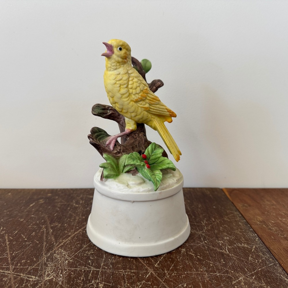 Vintage TOYO Canary Bird Porcelain Music Box The Way We Were‎ 1984 Figurine
